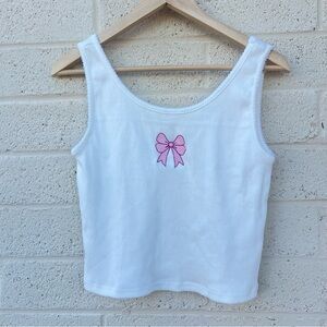 Ribbed white tank top with bow